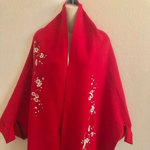 Warm reversible , multi function cape .